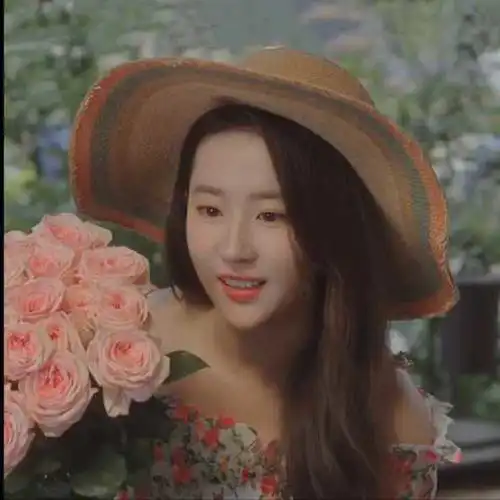 刘亦菲捧花头像出圈,颜值没有尴尬期,出道20多年颜值依旧在巅峰