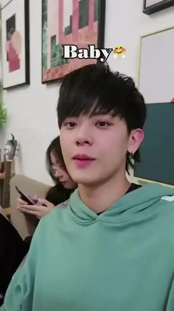 小姐姐化了个妆,蹦迪男朋友秒变小奶狗,最后这动作直起鸡皮