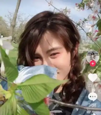 真人和照片有差距说明没白修图