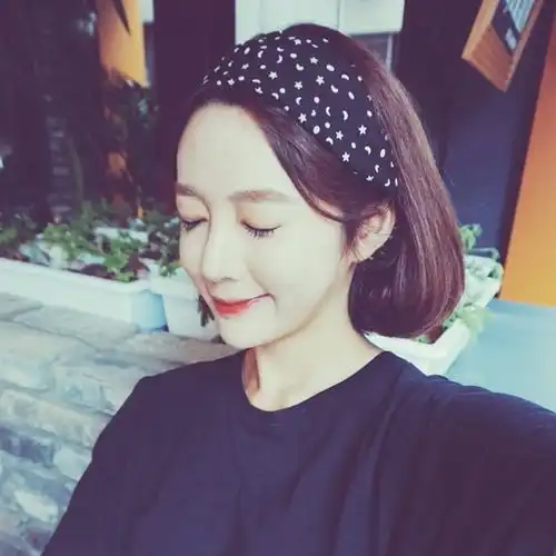 短发的女孩也可以性感跟可爱