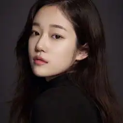 韩系妆容的细节特点,干净透亮的底妆是关键,眼妆要灵动精致