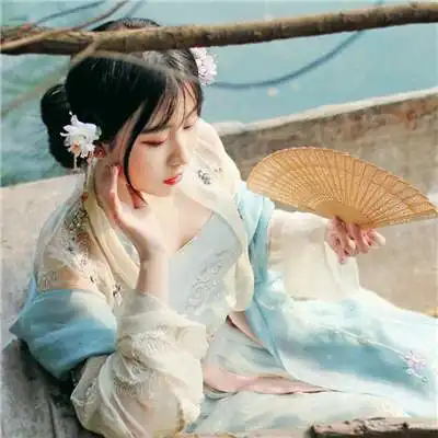 美丽与金钱一样,不是万能的,是九千九百能的