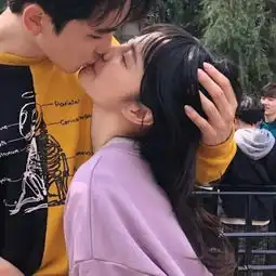 微信情侣头像一人一半恩爱超甜双人高清情图