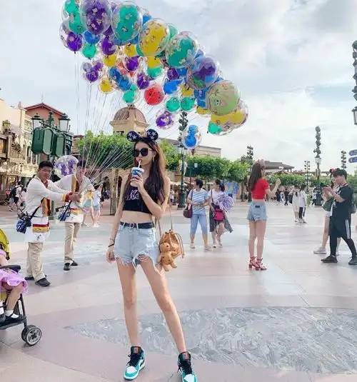 她是最美篮球宝贝,因傲人身材而走红,大长腿吸睛无数