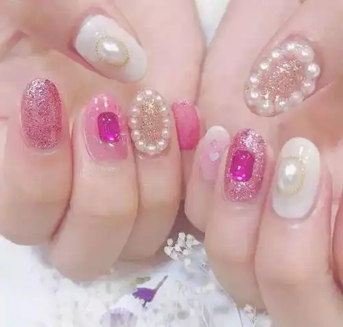 轻华丽风的美甲,每个款式都很好看