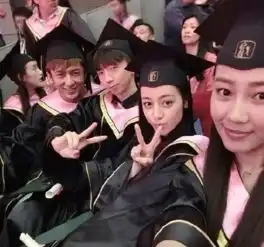 热巴毕业照曝光如此美照为何被网友称为智商欠佳