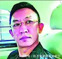 喜剧之王周星驰与搭档张敏一起同行照片,网友呐喊很般配