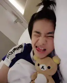 男星扎苹果头用的配饰鹿晗用卡通熊,蔡徐坤用黑头绳,tfboys最简单
