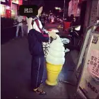 两张单独情侣头像唯美带字好看因为年少所以轻狂