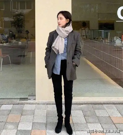 到了30岁还缺少女人味试试轻熟风的通勤穿搭,可甜可飒又显气质