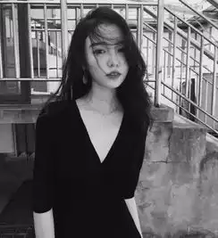 讨厌酒的味道却爱极了醉的模样