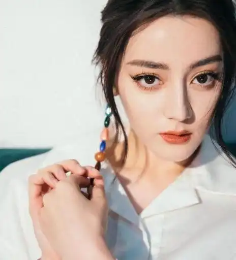浓颜系女星有多好看范冰冰热巴爱了,却没躲过精致如瓷娃娃的她