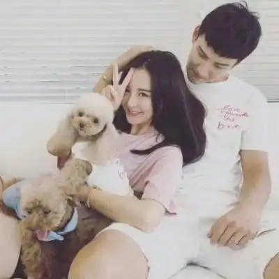 亲密温暖幸福的情侣头像合照真人不要问别人好不好看