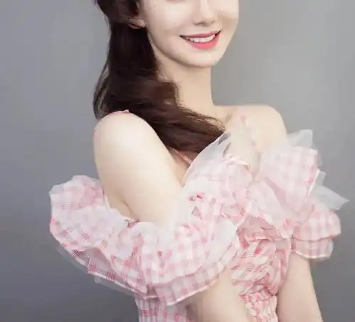 粉红色系头像女生戚薇