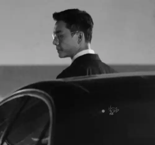 赵露思许我耀眼婚纱路透曝光伪素颜很养眼,男主化身霸总