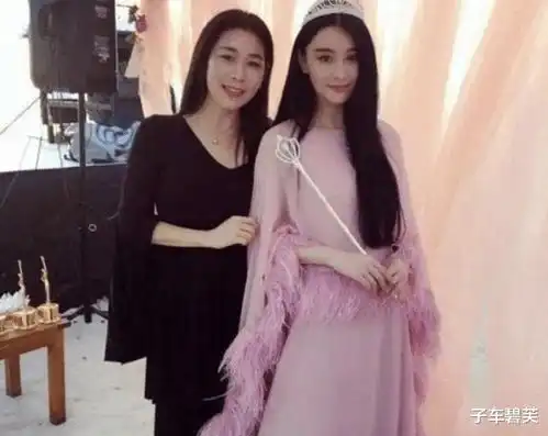 高颜值母女火了,拿放大镜都分不清谁是妈,网友还缺女婿