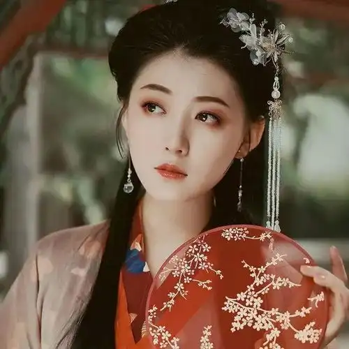 穿书她颜值智商都超高,却从不抢女主分风头,一心想要远离男主