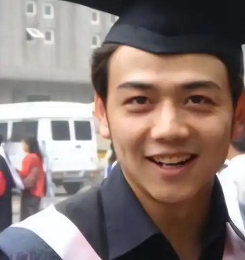 整容过度演技油腻沉迷霸总人设,这些演员如今让人不堪入目