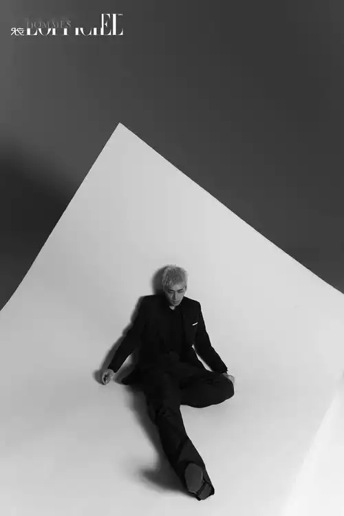 去年今日李易峰时装男士6月封面公开以全新姿态展现时尚魅力