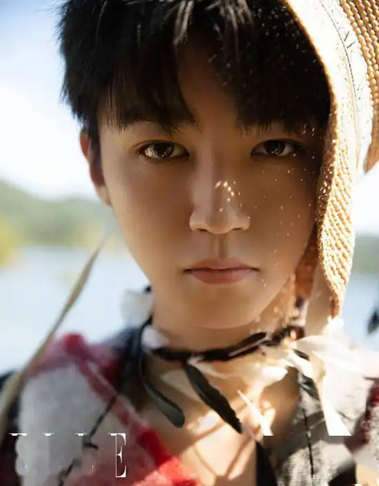 王俊凯秋日治愈系大片释出如风的少年温暖来袭