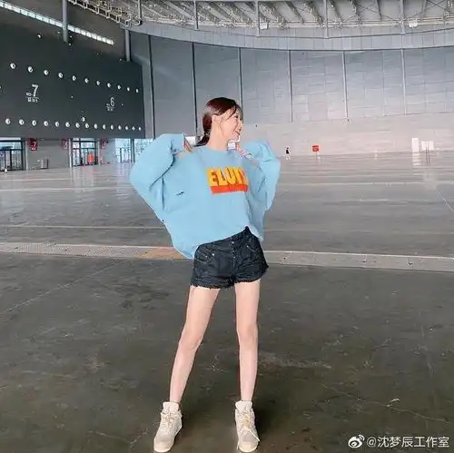 跨国撞衫系列沈梦辰撞衫朴敏英,美艳主持和千万韩剧女主谁赢了