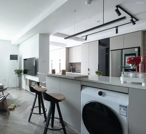 灰色系的小宅,复古有温度,粉红与翠绿的加持更为独特