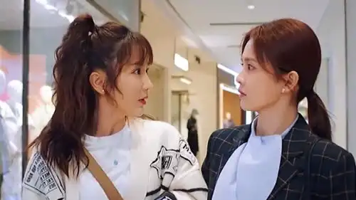 女孩逛商场被跟踪,冷战情侣餐厅偶遇,真是冤家路窄啊