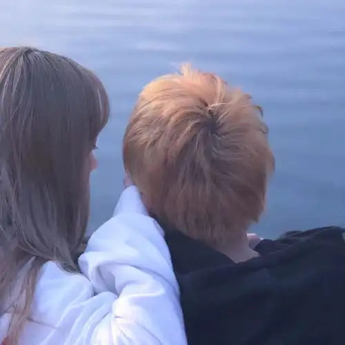 动漫情侣头像精选i生活原本就难,别再为难自己