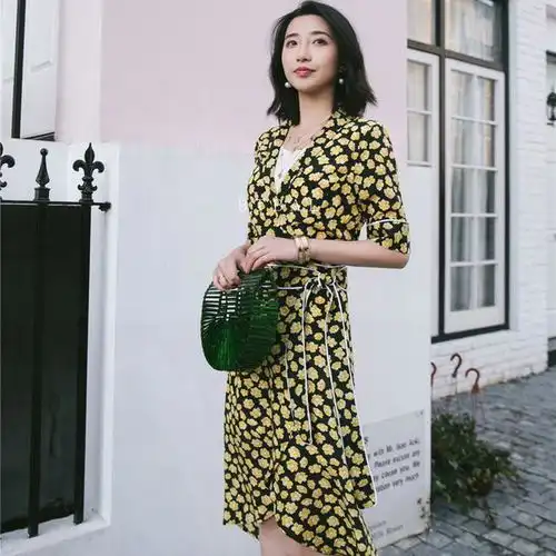 喜欢彩色系却怕搭配俗气,5个配色法则,穿出时尚高级感