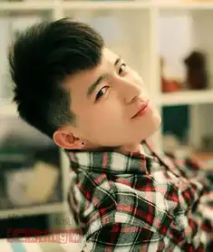 阳光帅气的你,总是会有很高的回头率