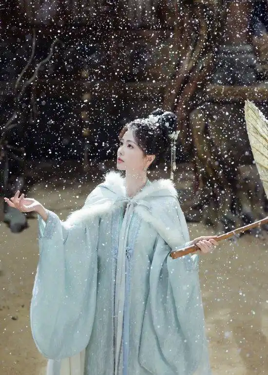 下雪天拍照氛围感来看看刘诗诗白鹿同款雪景照怎么拍