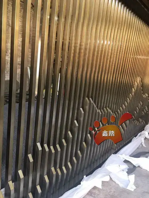 楼盘示范区不锈钢山峦格栅景墙霸气效果现场更直观