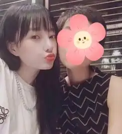 6岁甜馨近照曝光,穿连衣裙像极了李小璐,网友整容式长大