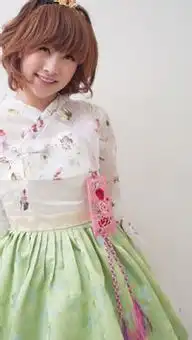 ps调出甜美的日系朦胧灰调美女图