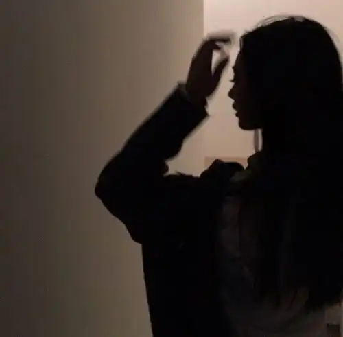 相亲对象看上闺蜜女子与闺蜜反目崩溃