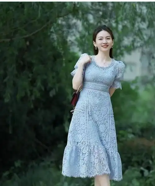 90后女人夏天穿什么颜色连衣裙好看