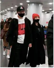 穿情侣装的明星袁弘张歆艺黑色酷感,戚薇李承铉机场走成秀场