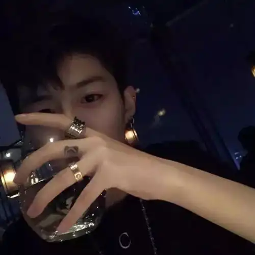 黑色系朋友圈封面背景