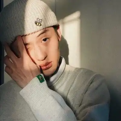 ins白色系男生头像