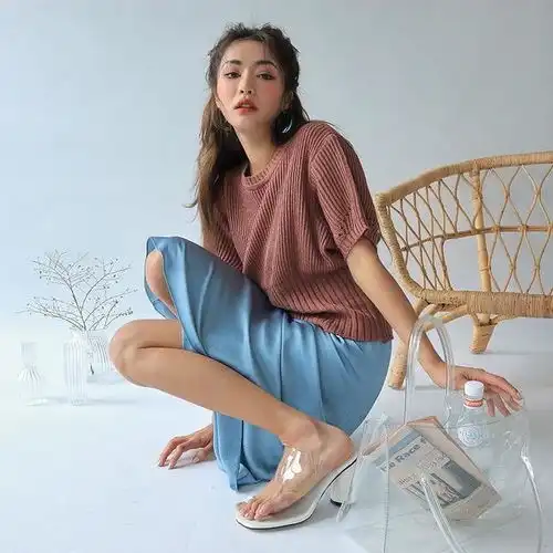 短袖毛衣火了,比针织衫温柔,穿出极具温柔感的女人味