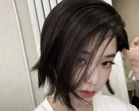 宋祖儿剪短发秒变元气少女,刘诗诗帅气干练,只有杨幂一言难尽