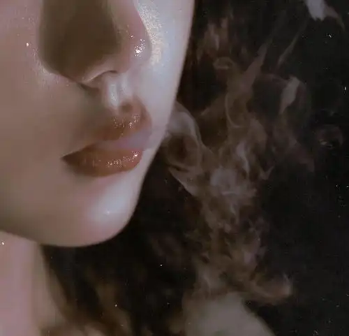 纯欲系女高级感头像过火