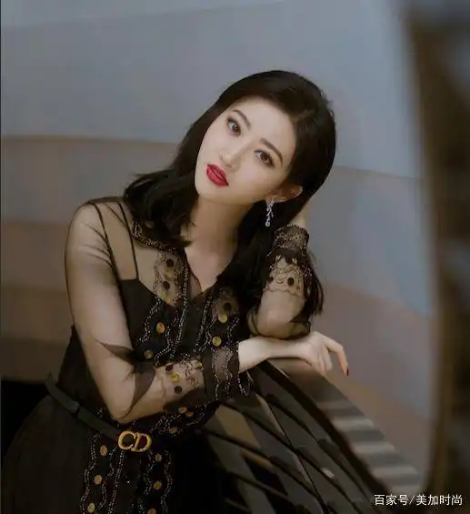 30岁女性怎么穿出轻熟风学富贵花景甜穿搭,优雅又有女人味