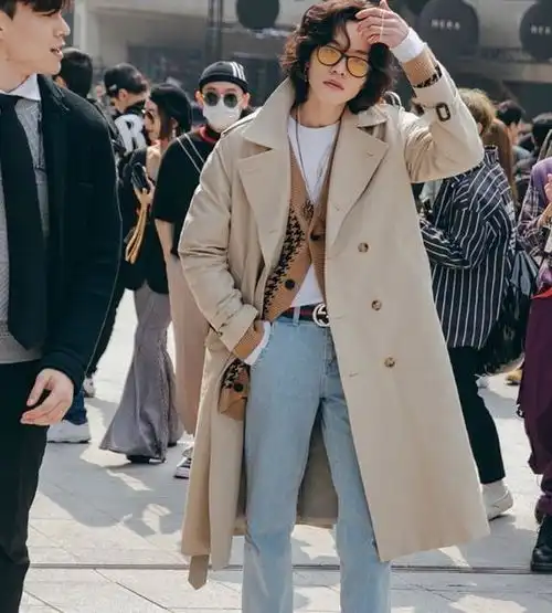 从街拍中能看出韩国男生的品位不一般,穿着简约高级,值得学习