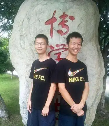 双胞胎学霸盘点别人家的孩子,为何总是这么优秀