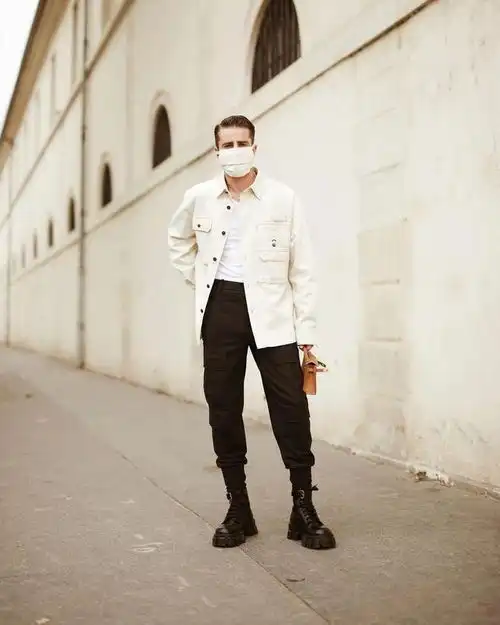 选白色系真的没错经典又百搭,款式上很有满足感