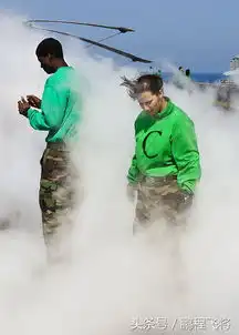 探秘尼米兹级航母舰队上的女兵生活,不许谈恋爱,一点显人性化
