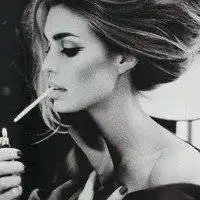 女孩头像吸烟黑色微信头像图片大全