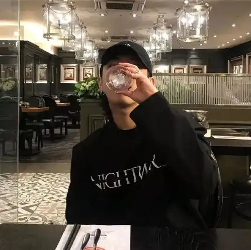 又找了一组还不错的微信头像哦很久没换头像吧