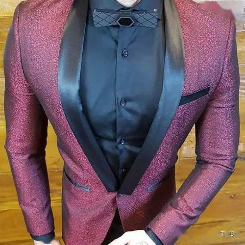 男人胸大穿衬衫是什么画面